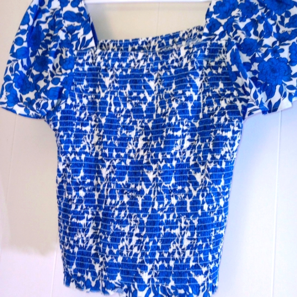 Japna blue and white floral print fully smocked top size L